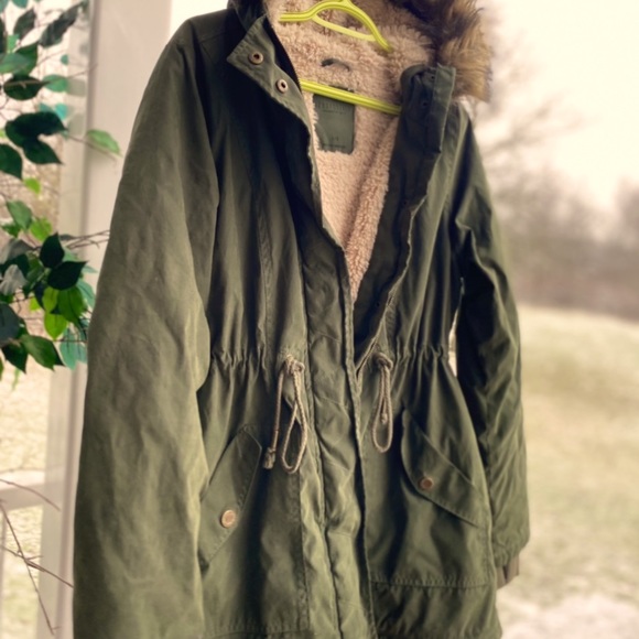 Aeropostale winter Jacket. Size Large, hardly worn. Great condition - Picture 3 of 7